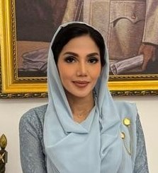 Ibu Adinda Teuku Riefky Harsya